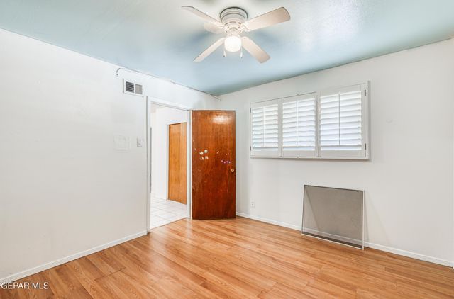 1037 N CLARK Drive, El Paso, TX 79905