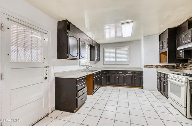 1037 N CLARK Drive, El Paso, TX 79905