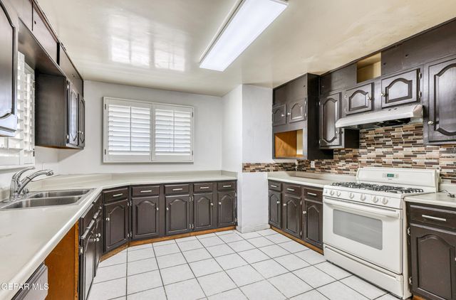1037 N CLARK Drive, El Paso, TX 79905