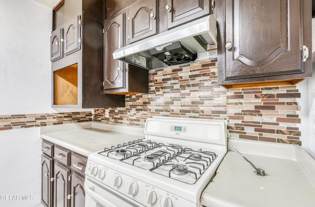 1037 N CLARK Drive, El Paso, TX 79905