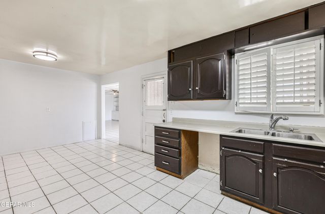 1037 N CLARK Drive, El Paso, TX 79905