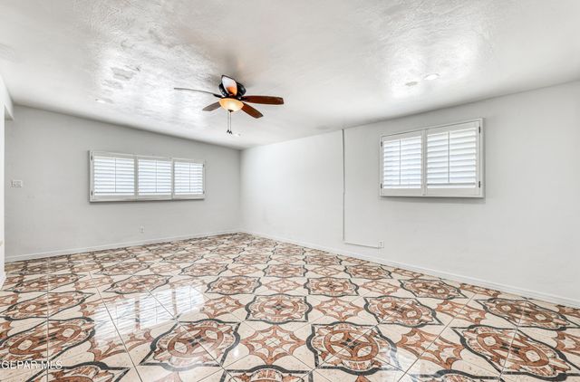 1037 N CLARK Drive, El Paso, TX 79905