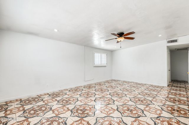 1037 N CLARK Drive, El Paso, TX 79905
