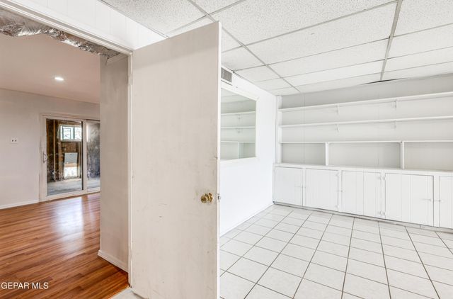 1037 N CLARK Drive, El Paso, TX 79905