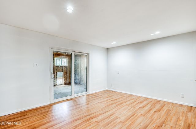 1037 N CLARK Drive, El Paso, TX 79905