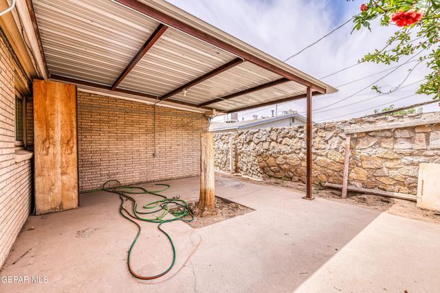 1037 N CLARK Drive, El Paso, TX 79905