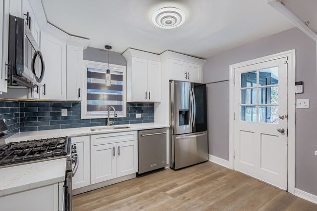 8841 S Utica Street, Evergreen Park, IL 60805