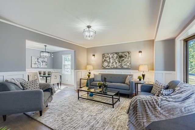 8841 S Utica Street, Evergreen Park, IL 60805