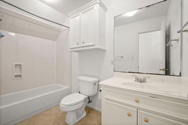 3212 Glastonbury Drive, Pearland, TX 77581