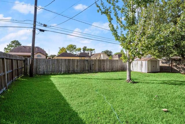 3212 Glastonbury Drive, Pearland, TX 77581