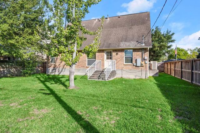 3212 Glastonbury Drive, Pearland, TX 77581