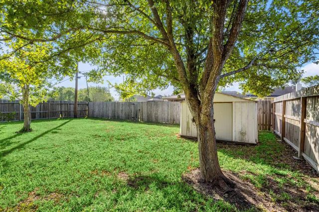 3212 Glastonbury Drive, Pearland, TX 77581