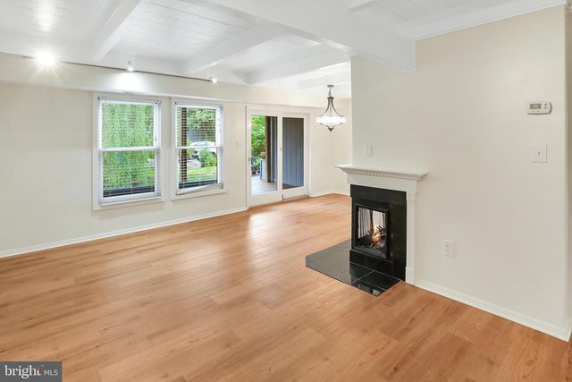 11172 GLADE DR, Reston, VA 20191