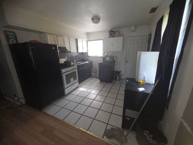 2040 Lane Street, Gary, IN 46404