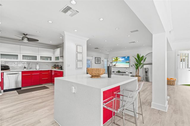 2207 NE 16th Avenue, Wilton Manors, FL 33305