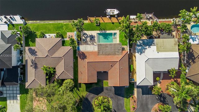 2207 NE 16th Avenue, Wilton Manors, FL 33305