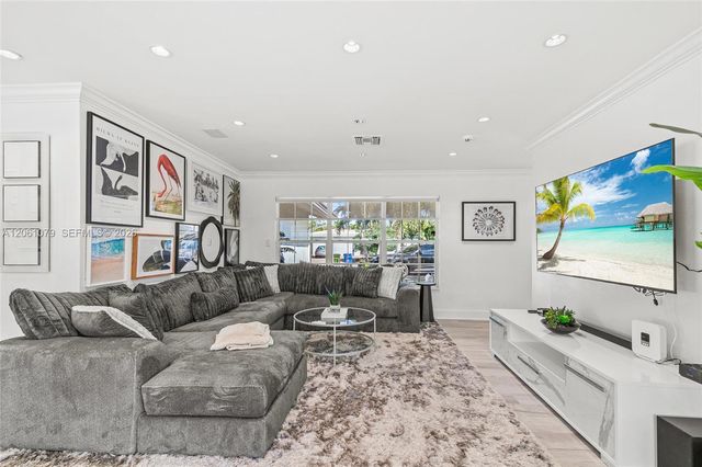 2207 NE 16th Avenue, Wilton Manors, FL 33305
