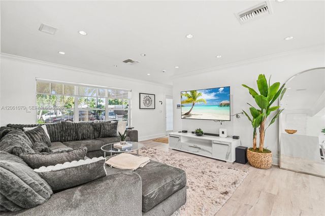 2207 NE 16th Avenue, Wilton Manors, FL 33305