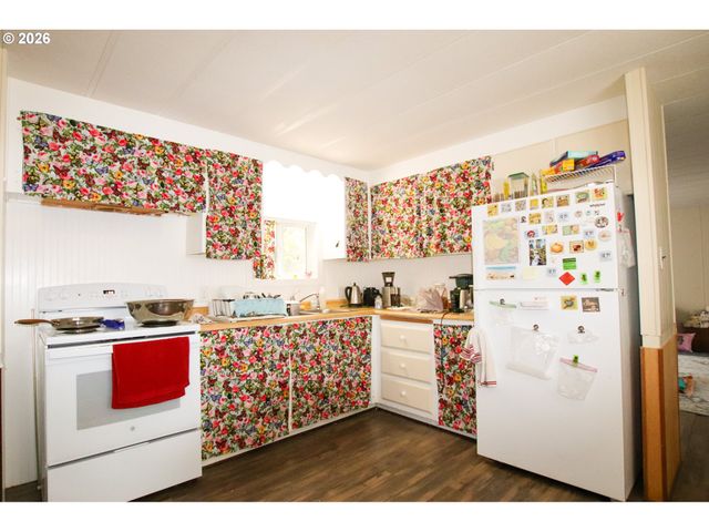 1600 RHODODENDRON Dr 214, Florence, OR 97439