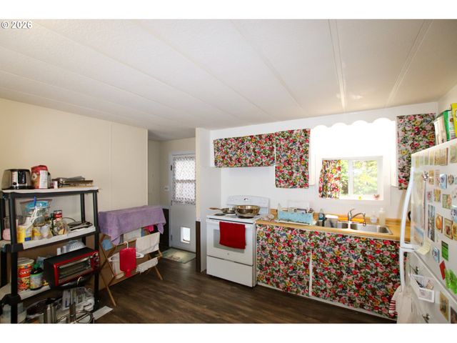 1600 RHODODENDRON Dr 214, Florence, OR 97439