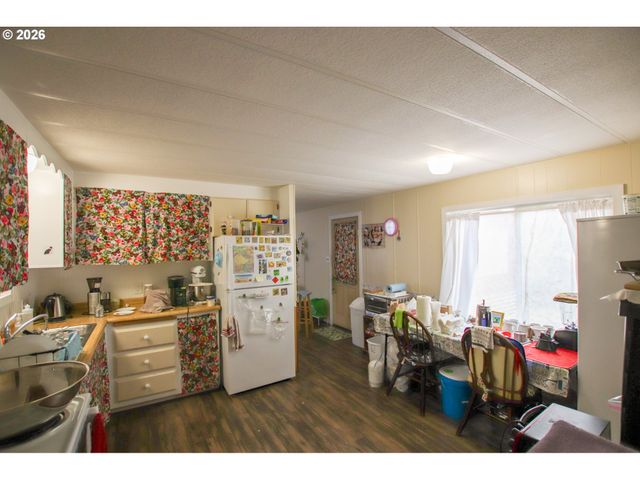 1600 RHODODENDRON Dr 214, Florence, OR 97439