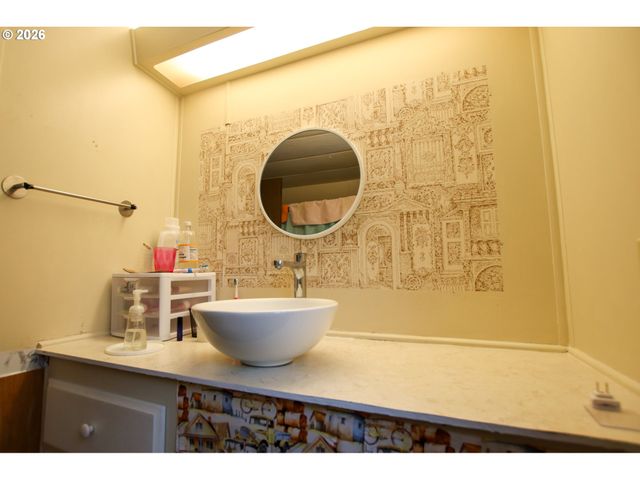 1600 RHODODENDRON Dr 214, Florence, OR 97439