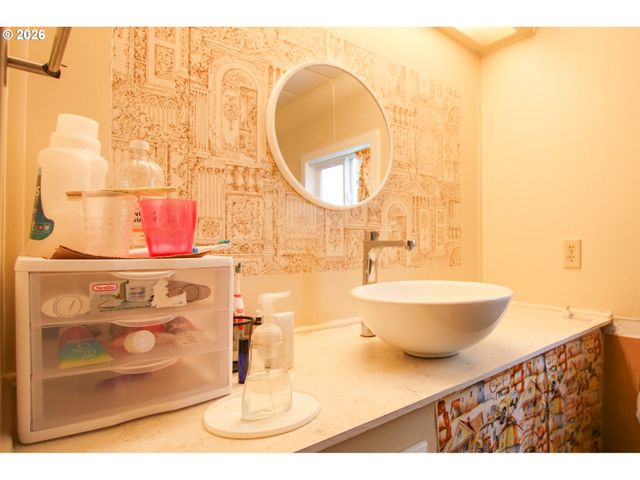 1600 RHODODENDRON Dr 214, Florence, OR 97439