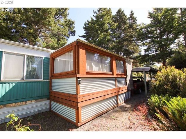 1600 RHODODENDRON Dr 214, Florence, OR 97439