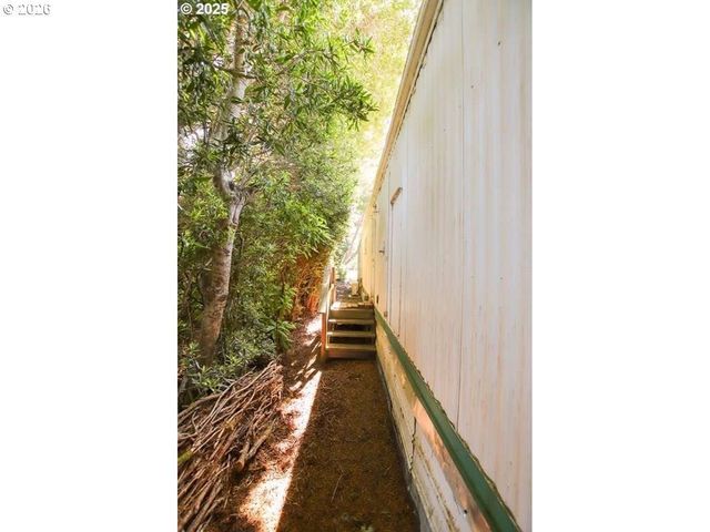 1600 RHODODENDRON Dr 214, Florence, OR 97439