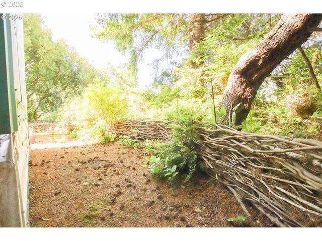 1600 RHODODENDRON Dr 214, Florence, OR 97439