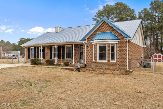 306 Wapiti Drive, Spring Lake, NC 28390