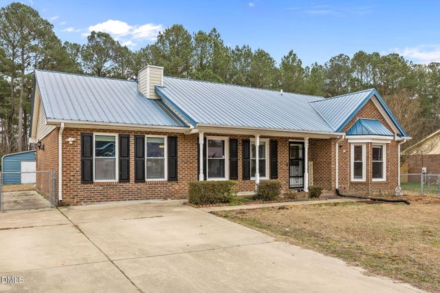 306 Wapiti Drive, Spring Lake, NC 28390
