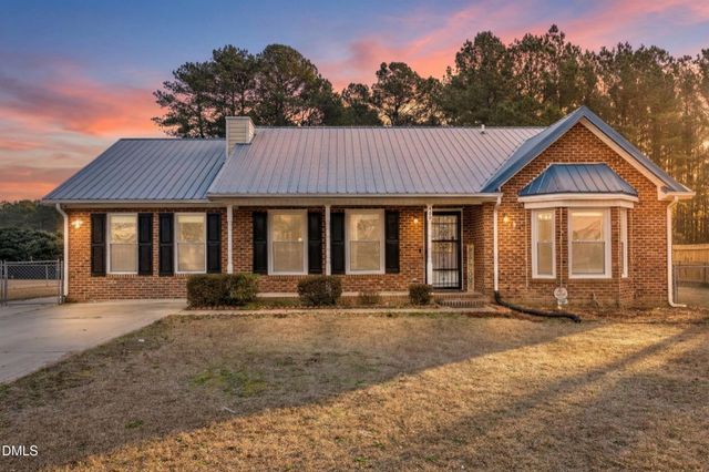 306 Wapiti Drive, Spring Lake, NC 28390