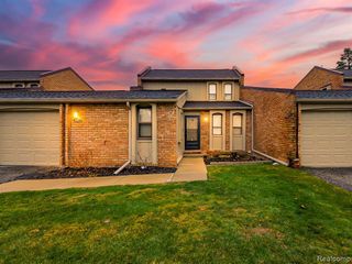 2957 Moon Lake Dr Drive, West Bloomfield, MI 48323