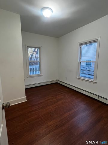 109-111 Park Terrace 1, Bridgeport, CT 06604