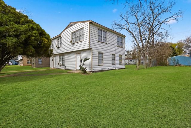 1228 6th Avenue N, Texas City, TX 77590