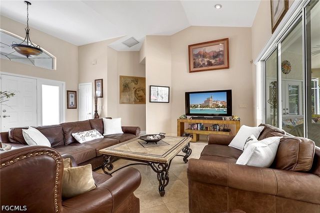 4403 SE 11th PL, Cape Coral, FL 33904