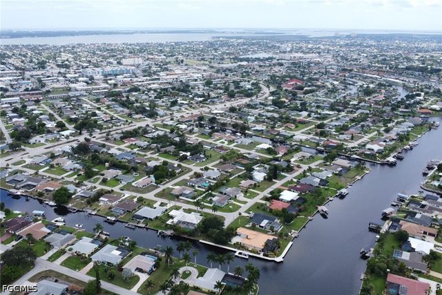 4403 SE 11th PL, Cape Coral, FL 33904