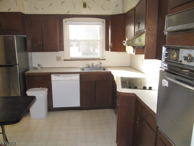 37 Atwood Pl, Wayne Twp., NJ 07470