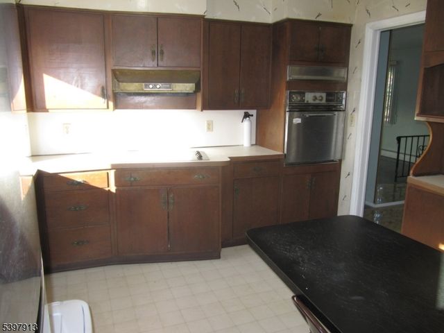 37 Atwood Pl, Wayne Twp., NJ 07470