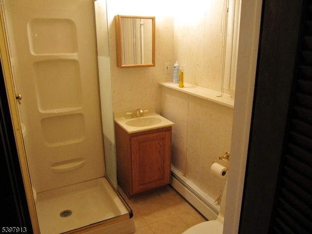 37 Atwood Pl, Wayne Twp., NJ 07470
