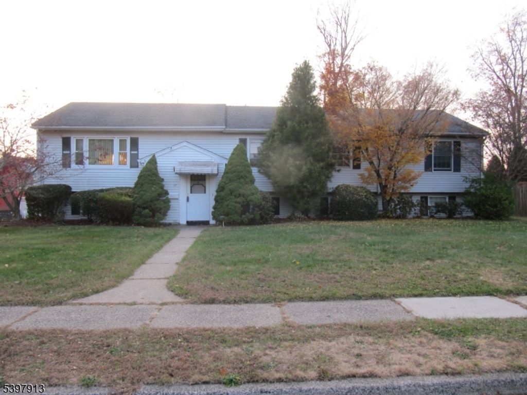 37 Atwood Pl, Wayne Twp., NJ 07470
