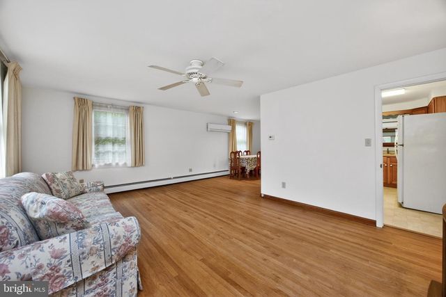234 W CHESTNUT ST, Souderton, PA 18964