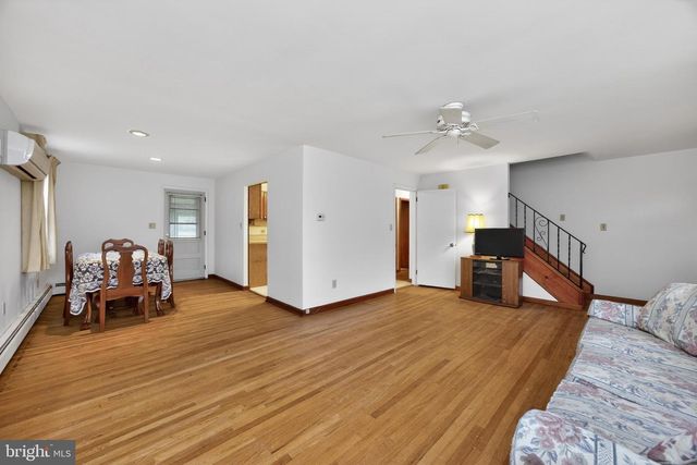 234 W CHESTNUT ST, Souderton, PA 18964
