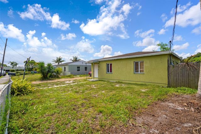 2365 NW 155th St, Miami Gardens, FL 33054