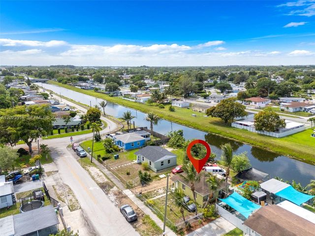 2365 NW 155th St, Miami Gardens, FL 33054