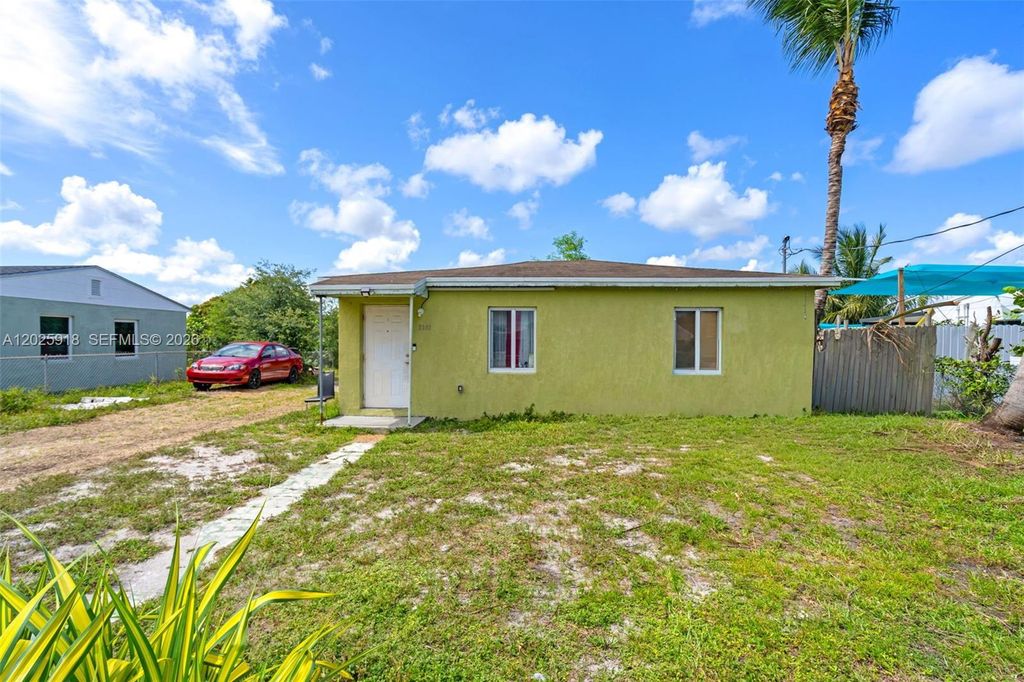 2365 NW 155th St, Miami Gardens, FL 33054