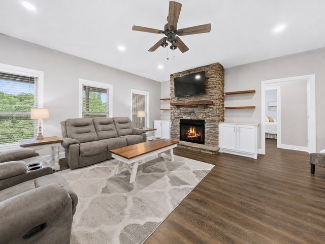 217 Rockhouse Rd, Hohenwald, TN 38462