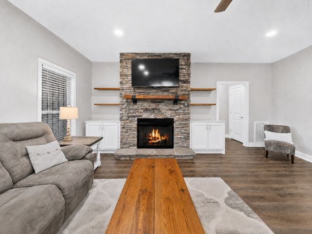 217 Rockhouse Rd, Hohenwald, TN 38462