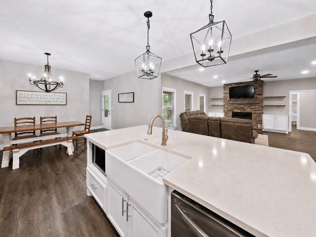 217 Rockhouse Rd, Hohenwald, TN 38462